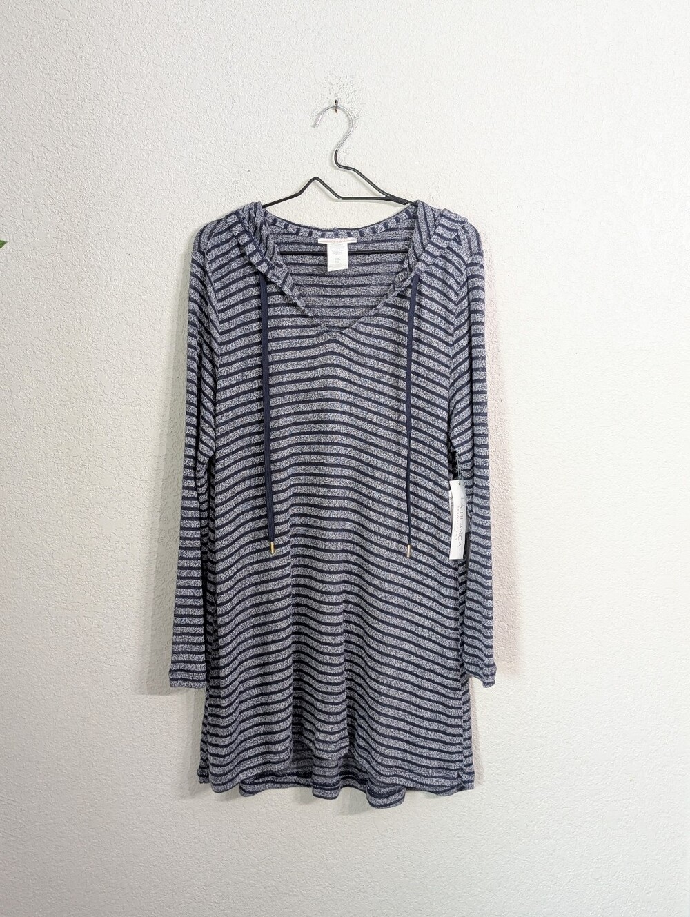 NWT La Blanca Hooded Swim Cover-up Tunic Size XL Blue Striped Long Sleeve Beach